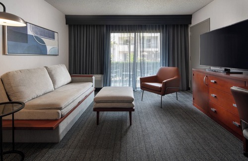 Raisin Hotel | Courtyard by Marriott Fresno
