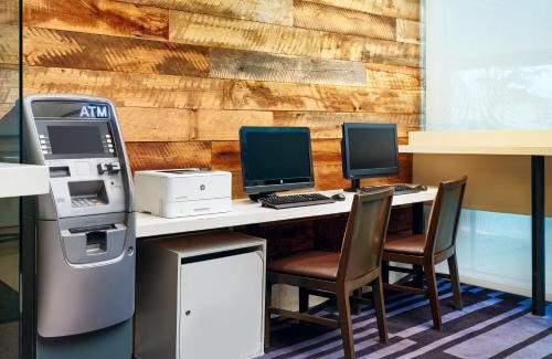 Queens Hotel | Courtyard by Marriott New York JFK Airport