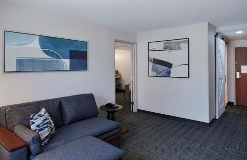 Springfield Hotel | Courtyard by Marriott Springfield Downtown