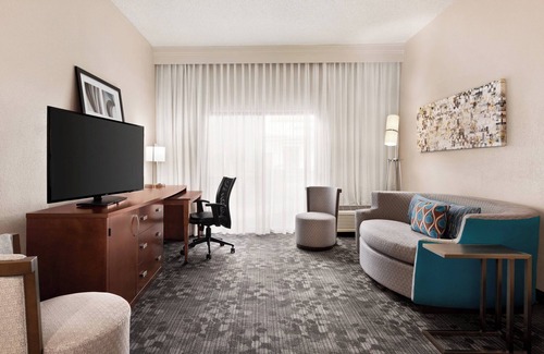 Tulsa Hotel | Courtyard by Marriott Tulsa Central