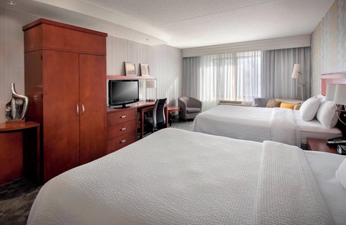 Farmingdale Hotel | Courtyard by Marriott Republic Aprt Long Island/Farmingdale
