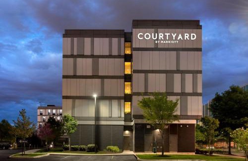 South Philadelphia Hotel | Courtyard by Marriott Philadelphia South at The Navy Yard
