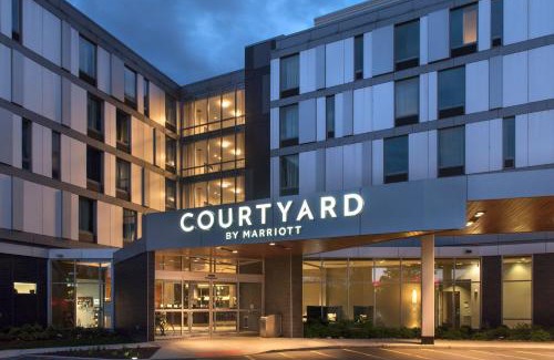 South Philadelphia Hotel | Courtyard by Marriott Philadelphia South at The Navy Yard