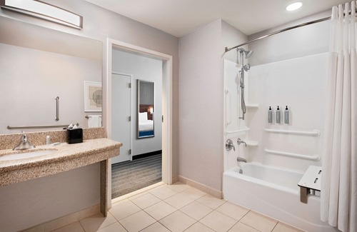 North Kansas City Hotel | Courtyard Kansas City at Briarcliff
