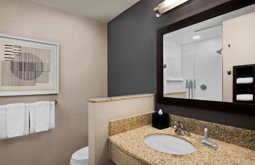 North Kansas City Hotel | Courtyard Kansas City at Briarcliff