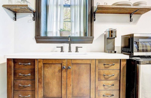 Lusby Apartment | Courtyard Studio at Bancroft Manor. Cozy Retreat!