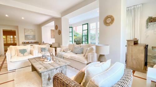 Covas House | Covas Seabreeze Cottage