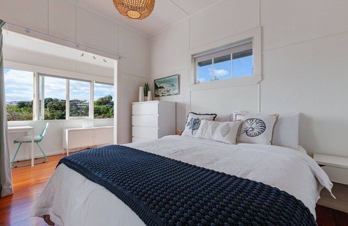 Cable Bay Cottage | Cove Cottage By The Beach