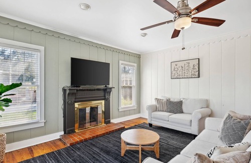 Bunkers Cove Cottage | Cove Cottage by the Beach15 min to beaches