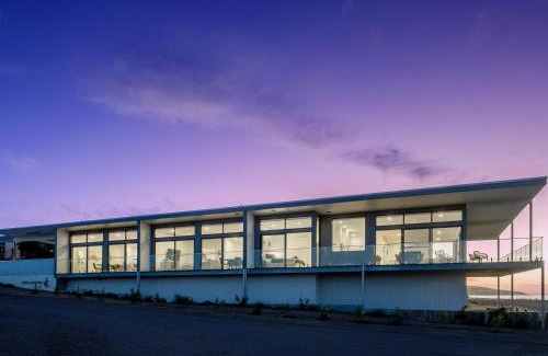 Penneshaw Apartment | Cove Landing Marina Apartments 2&3 Sleeps 8