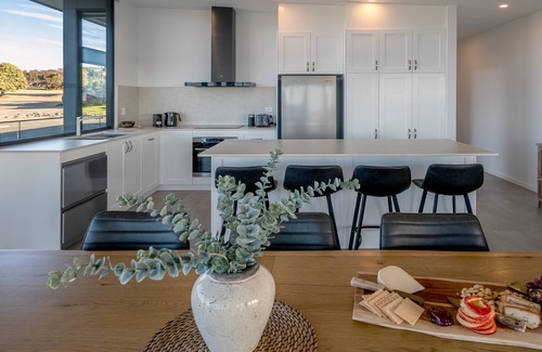 Penneshaw Apartment | Cove Landing Marina Apartments 1, 2 & 3 Sleeps up to twelve (12) guests
