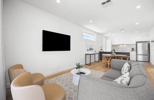 Glenelg North Apartment | Cove @ Palmstone - 2BR, Parking, Wifi