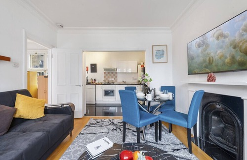 London City Centre Apartment | COVENT GARDEN · Covent Garden good size apartment 3rd floor.