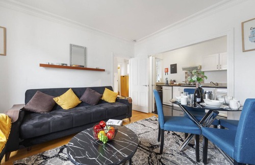 London City Centre Apartment | COVENT GARDEN · Covent Garden good size apartment 3rd floor.