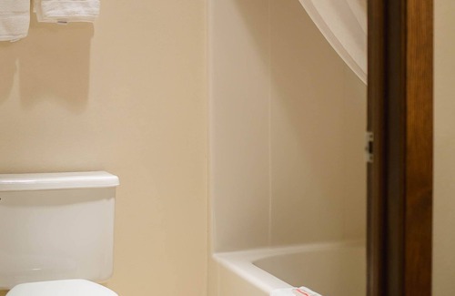 Winterset Hotel | Covered Bridge Inn