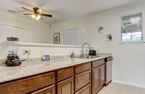 Savannah House | Covered Patio & Fenced Yard! Lovely in Laurelwood