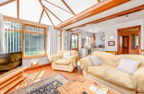 Kilgetty Cottage | COVERT FARM CWTCH, pet friendly, with a garden in Jeffreyston