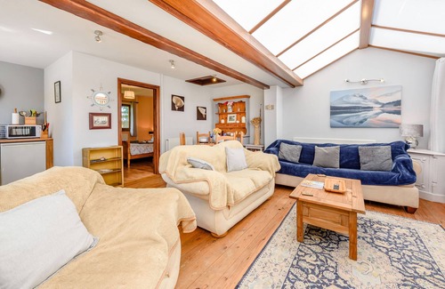Kilgetty Cottage | COVERT FARM CWTCH, pet friendly, with a garden in Jeffreyston