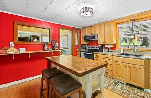 Lower Rattlesnake House | Coveted Lower Rattlesnake 2-Bedroom Gem—Now Offering Mid-Term Rentals!