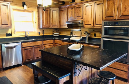 Marble Falls Cabin | Cowboys Cove: Rustic Charm Meets The Lakeside!