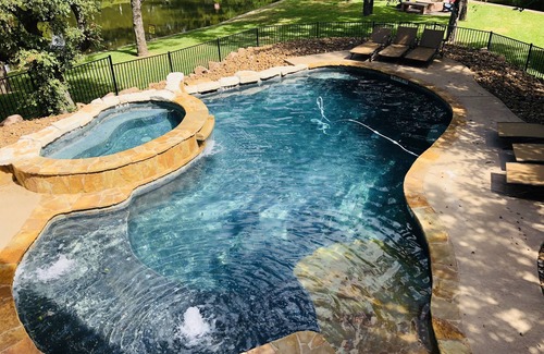 Marble Falls Cabin | Cowboys Cove: Rustic Charm Meets The Lakeside!