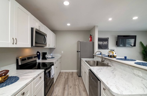 West Arlington Apartment | Cowboys & Rangers Mancave Near AT&T Stadium with AC and wifi