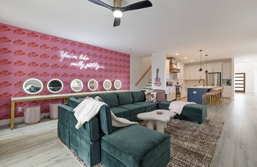 North Nashville House | Cowgirl Inn Hot Tub 6 Vanities Backdrops Backyard 3mi to DT