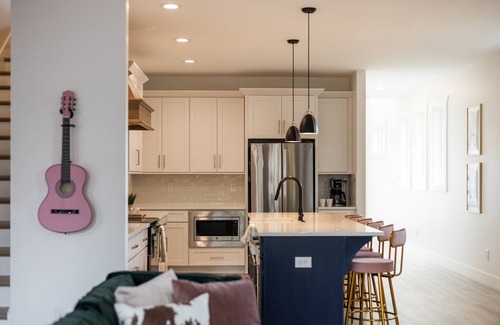 North Nashville House | Cowgirl Inn Hot Tub 6 Vanities Backdrops Backyard 3mi to DT