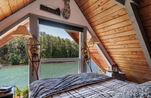 Packwood House | Cowlitz River Cabin