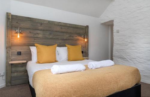 Bryn-crug House | Cowshed Cottage with Log Burner & Shared Dog Field