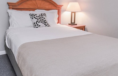 Riverview Apartment | Cozy Private 2 Bedroom with Bath | Free parking