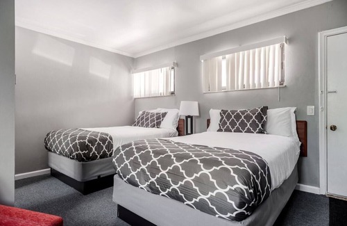 Riverview Hotel | Cozy Browntown Room for 4: Wi-Fi and Free Parking