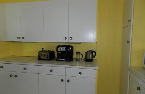 Swanton Cottage | Cozi 3 bedroom Lakefront Cottage with Private Beach