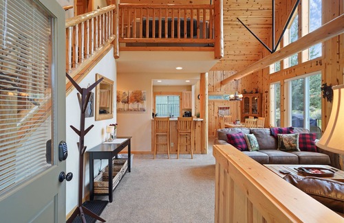 Redmond House | Coziest of Cabins, Wildlife Views, Fireplace