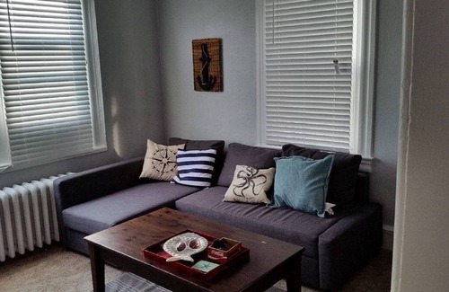 Ventnor City Condo | Cozy 1/1 condo 2 blocks from beach. $1,600 monthly rate October- April!