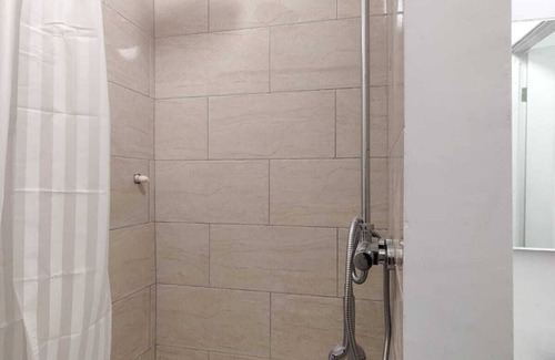Bury Apartment | Cozy 1 Bed Apartment with Kitchen in Town