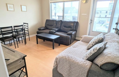Old Orchard Beach Condo | Cozy 1-bedroom condo with WiFi, AC,across the street from beach in OOB