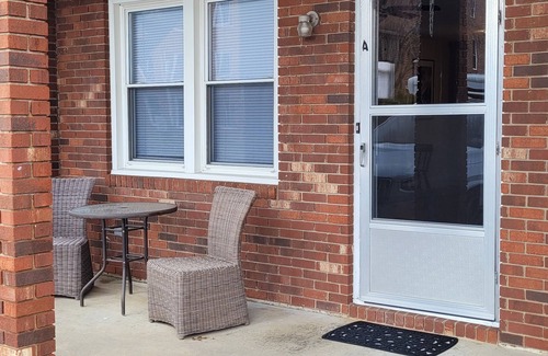 West Jefferson Apartment | Cozy 1-bedroom apartment with WiFi, AC in adorable West Jefferson