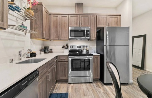 South Tacoma Apartment | Cozy 1-bedroom apartment Top Floor Tacoma with AC