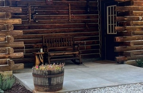 Imperial Cabin | Cozy 1-Bedroom Cabin Retreat