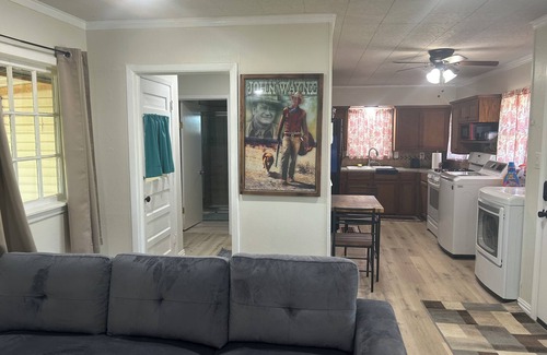 Newark Cabin | Cozy 1-bedroom cabin with AC, WiFi in lovely Eagle mountain Lake,Newark Texas