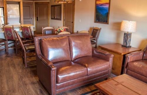 Gatlinburg Resort | Cozy 1-Bedroom Deluxe King Bed Villa: Westgate Smoky Mountain Resort Gatlinburg