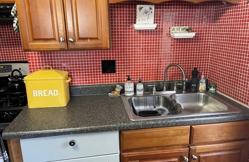 Near Eastside House | Cozy 1-bedroom house in lovely Indianapolis with WiFi, AC