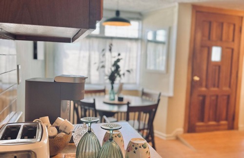 Dartmouth House | Cozy 1 bedroom in Dartmouth close to all amenities