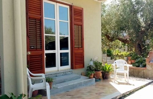 Termini Imerese Apartment | Cozy 1-bedroom apartment in adorable Termini Imerese with WiFi