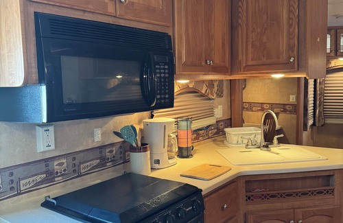 Truth or Consequences House | Cozy 1-bedroom Rv with pool,WiFi, AC in pleasant Elephant Butte