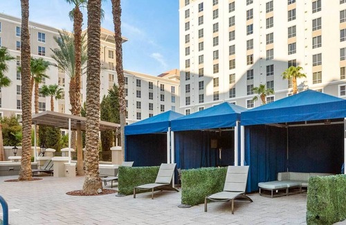 Las Vegas Resort | Cozy 1-bedroom resort with AC, fitness room in vibrant Las Vegas
