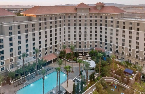 Las Vegas Resort | Cozy 1-bedroom resort with AC, fitness room in vibrant Las Vegas