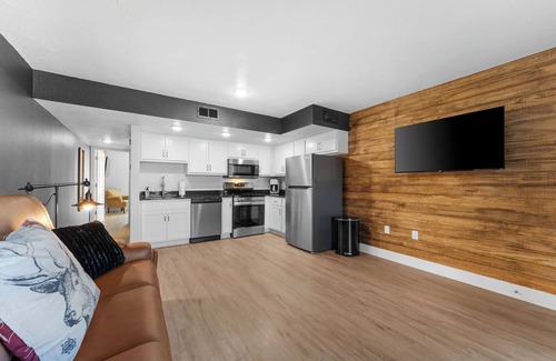 Downtown Branson Cottage | Cozy 1 Bedroom Retreat on Lake Taneycomo