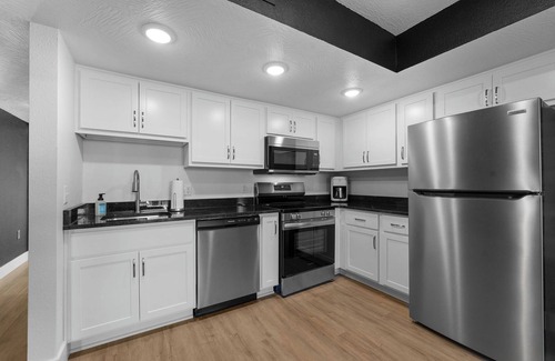 Downtown Branson Cottage | Cozy 1 Bedroom Retreat on Lake Taneycomo